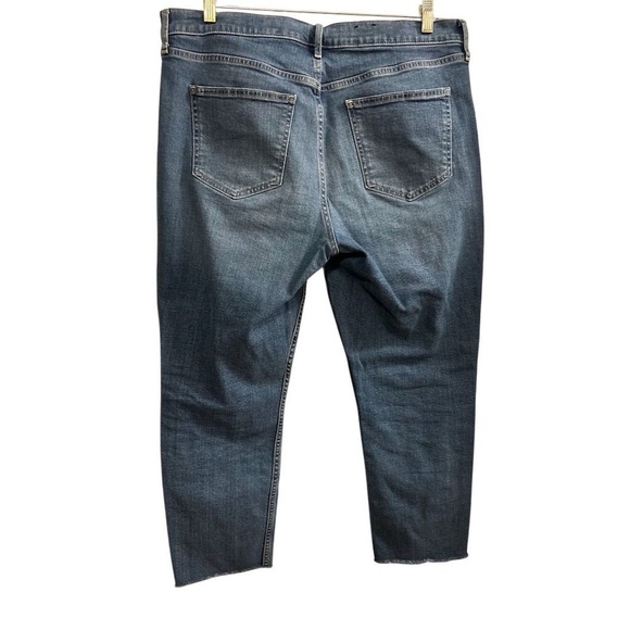 Gap women’s Slim Mid Rise Jeans Size 33 Size 16 Blue Dark Wash Frayed Hem - Picture 7 of 8